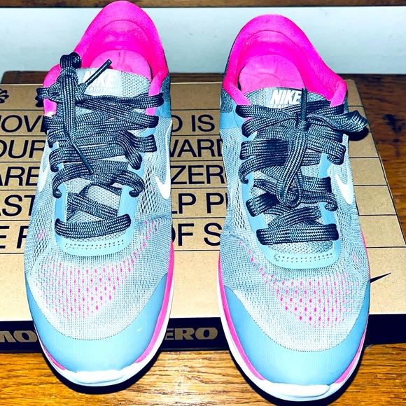 Nike Women's ‘In Season-TR 5’ Running Shoe (Gray/Pink), Size 7.5: $30 - Picture 4 of 11